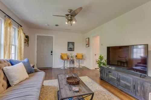 Bohemian Retreat Sleeps 6, Steps from Broadway! in Nashville, USA