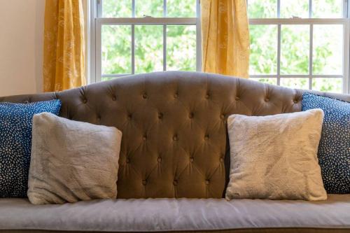 Bohemian Retreat Sleeps 6, Steps from Broadway! in Nashville, USA