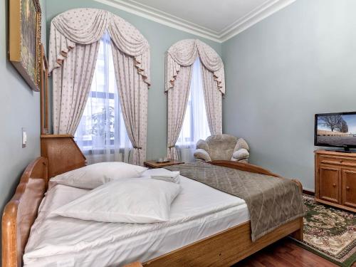 Abajour on Fontanka Set in a prime location of Saint Petersburg, Abazhur na Fontanke puts everything the city has to offer just outside your doorstep. The hotel offers a high standard of service and amenities to suit the