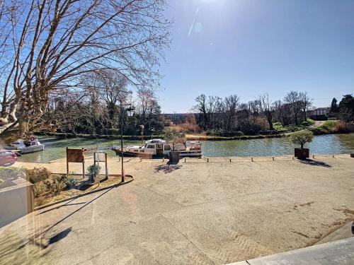 Skats, ** Superbe appartement sur le canal du midi ** in La Redorte