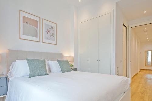 Two-Room Apartment image 6