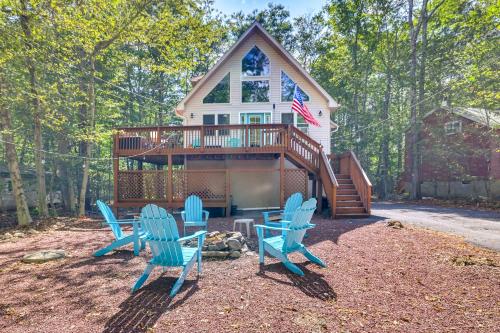Family Home with Private Hot Tub in Arrowhead Lake! in Pocono Lake, Vereinigte Staaten von Amerika
