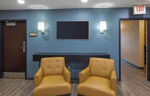 Extended Stay America Select Suites - Milwaukee - Waukesha in Waukesha, USA
