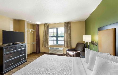 Extended Stay America Select Suites - Milwaukee - Waukesha in Waukesha, USA