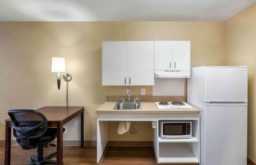 ห้องครัว, Extended Stay America Select Suites - Milwaukee - Waukesha in วอคิซอ (WI)