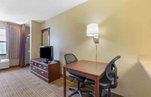 Extended Stay America Select Suites - St Louis - O' Fallon, IL Extended Stay America Select Suites - St Louis - O' Fallon, IL