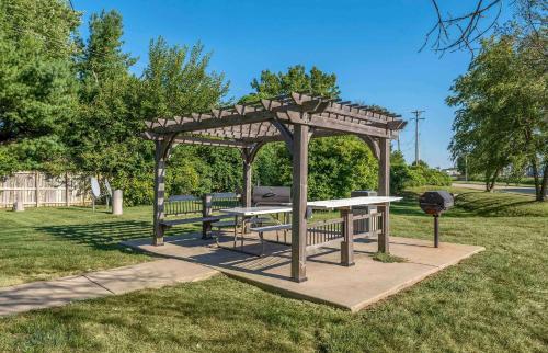 Extended Stay America Select Suites - St Louis - O' Fallon, IL Extended Stay America Select Suites - St Louis - O' Fallon, IL