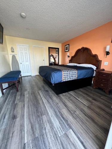 Walden Motel - image 8