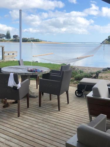 Iekārtas, Pataua Fiji -Waterfront Bach in Taiharuru