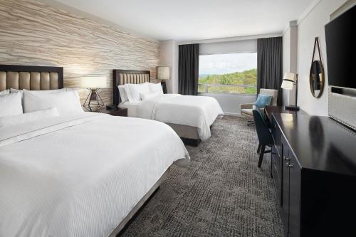 2 queen beds