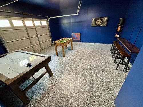 The Olive Branch - Hot Tub & Walk to Main in Fredericksburg, USA
