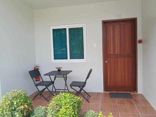 J & L Apartelle, Badian
