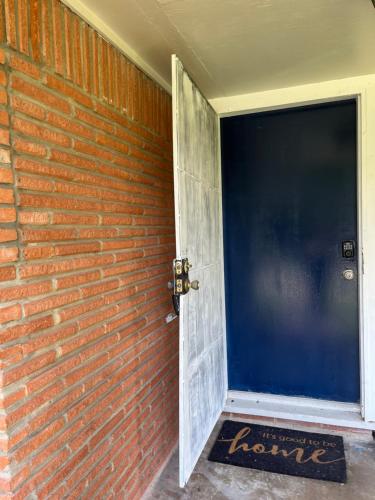 Charming 3Bdrm Retreat Near HCU in Houston, USA