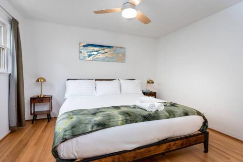 Modern Venice 1BR Apartment Steps to the Ocean in Los Angeles, USA