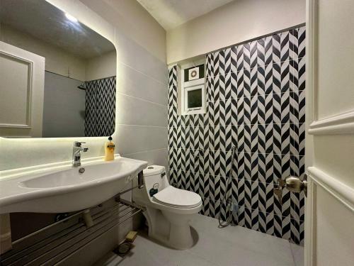 Oceanfront Oasis by Jannat Vacation Rentals - image 9
