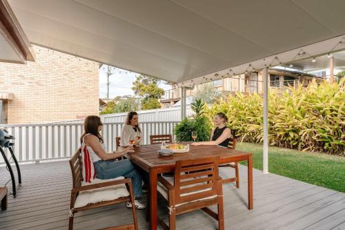Moffat Beach Coastal Contemporary Unit A - image 5