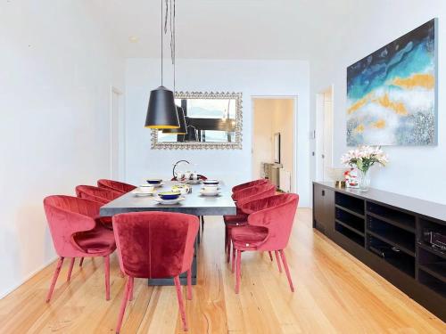 منزل 10 متر مربع من 4 غرفة و3 حمام خاص في Glen Iris (Camberwell Holiday Home With Pool) in Camberwell