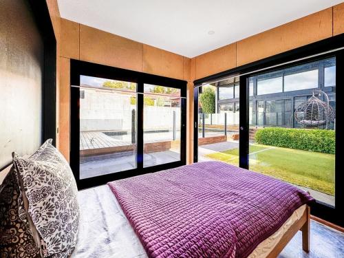 منزل 10 متر مربع من 4 غرفة و3 حمام خاص في Glen Iris (Camberwell Holiday Home With Pool) in Camberwell