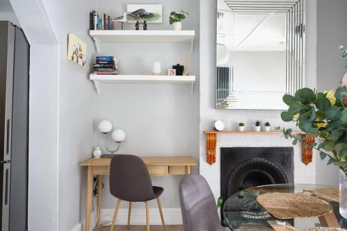 Redfern Classic Terrace - Parking and Balcony - image 5