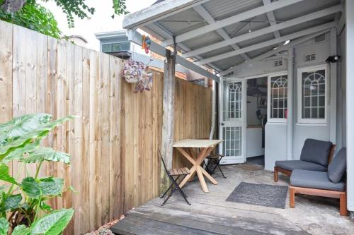 Redfern Classic Terrace - Parking and Balcony - image 3