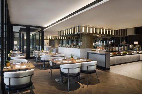 レストラン, クラウンプラザ バンコク ルンピニパーク バイ IHG (Crowne Plaza Bangkok Lumpini Park By IHG) in バンコク