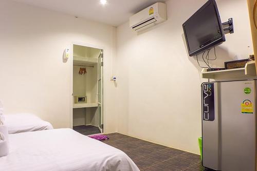 room detail thumbnail 1