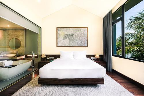 Shower, Hoi An Memories Resort & Spa in Cam Nam