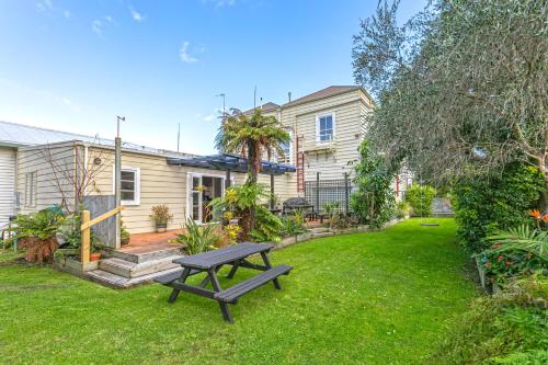 Lady Bowen Bed & Breakfast