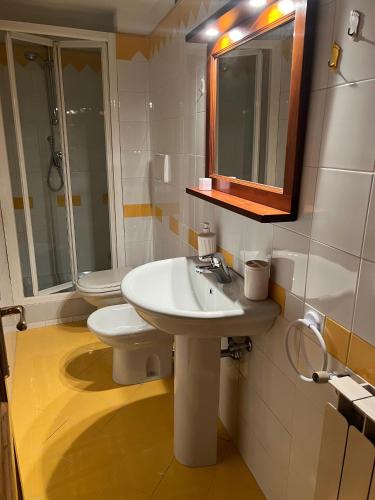 Ванна кімната, Casa Sole in Стыа