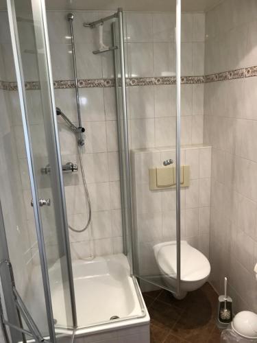 Vannas istaba, Ferienhaus in Zislow am Plauer See, Doppelbungalow in Zislow