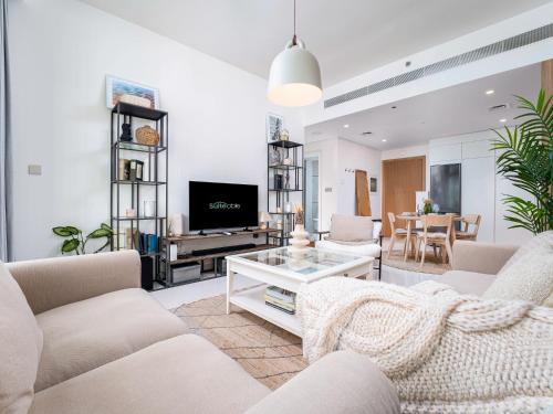Luxury Living in Emaar Beachfront w Private Beach, Dubaj