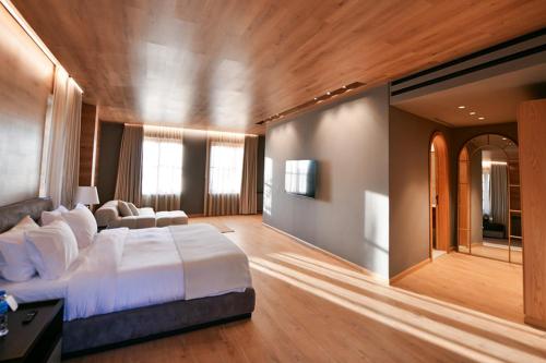 Instalações, KCOR Hotels in Falougha