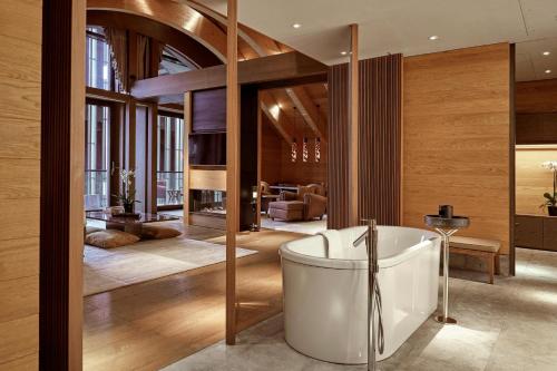 ฝักบัว, เดอะ เชติ อันเดอร์แมท โฮเต็ล (The Chedi Andermatt Hotel) in อันเดอมัทท์