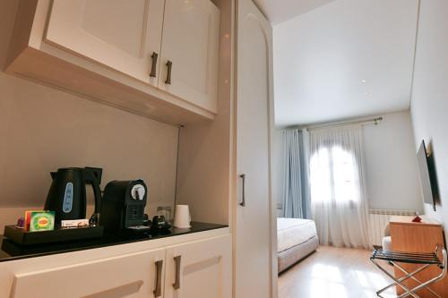 Instalações, KCOR Hotels in Falougha