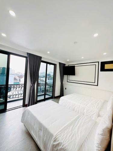 1 queen bed, 1 twin bed