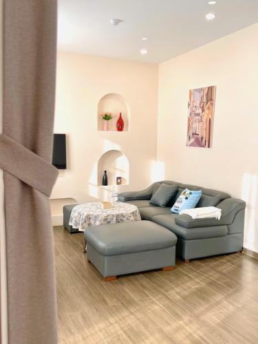 Deluxe Double Room with Balcony and Sea View image 5
