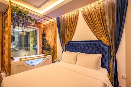 room detail thumbnail 1