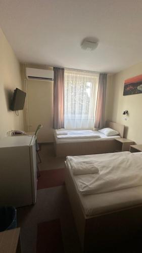 FREE PARKING, FREE BREAKFAST, only 15 minutes to City Center, Budapest