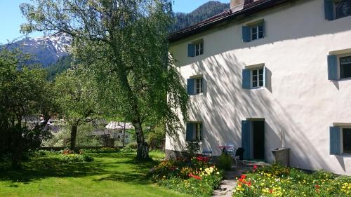 Kert, Ferienwohnung Lavin 85 m2 in Lavin