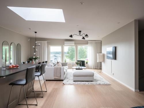. Luxury Modern Home near Gothenburg & 3 min t Beach
