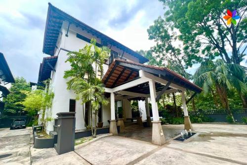 Exterior view, Damansara Villa with Pool - Electronic Dart, BBQ, Karaoke near Bangsar Shopping Centre