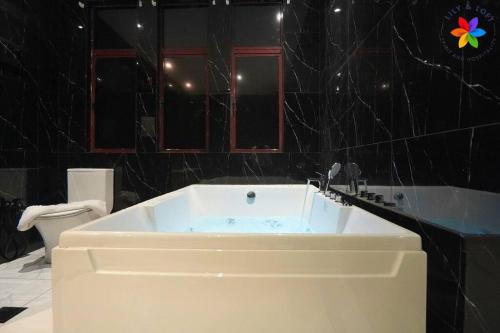 Damansara Villa with Pool - Electronic Dart, BBQ, Karaoke near Bangsar Shopping Centre