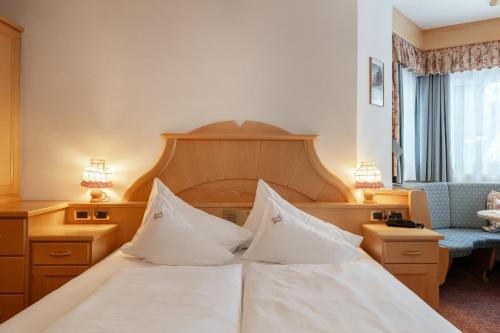 Piccolo - Dolomites & Gourmet Hotel - Tap to explore photos