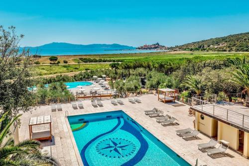 Residence with pool and private beach in Talamone just 500 mt from the sea, Talamone (zdjęcie 2)
