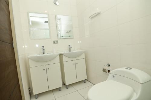 Twin Room image 1