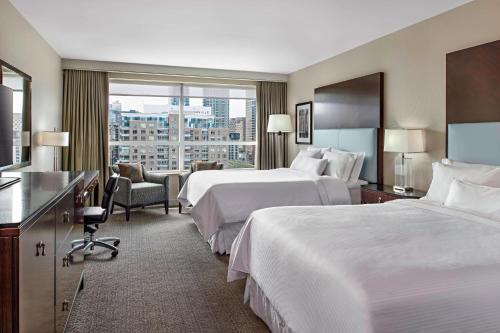 Double City View, Guest room, 2 Queen, City view, High floor image 3