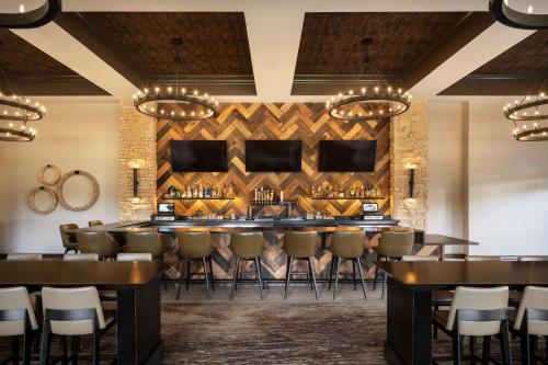 592049738 Dallas/Fort Worth Marriott Hotel & Golf Club at Champions Circle