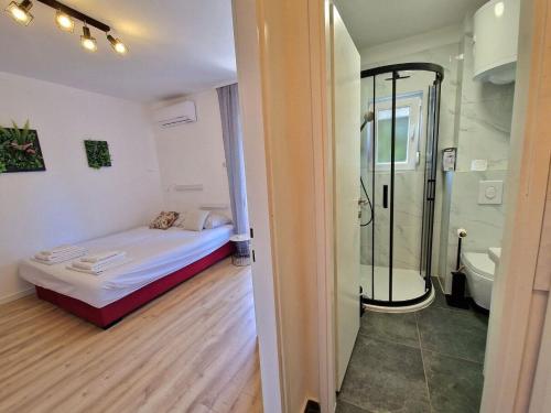 Apartment Splitska - image 4