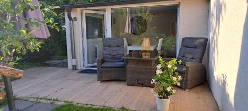 Erkély/terasz, All-in-One Apartment mit eigener Sonnenterrasse im Garten in Unterbach