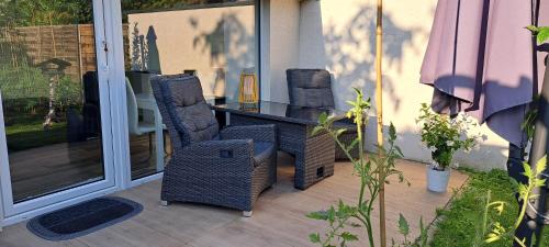 Erkély/terasz, All-in-One Apartment mit eigener Sonnenterrasse im Garten in Unterbach